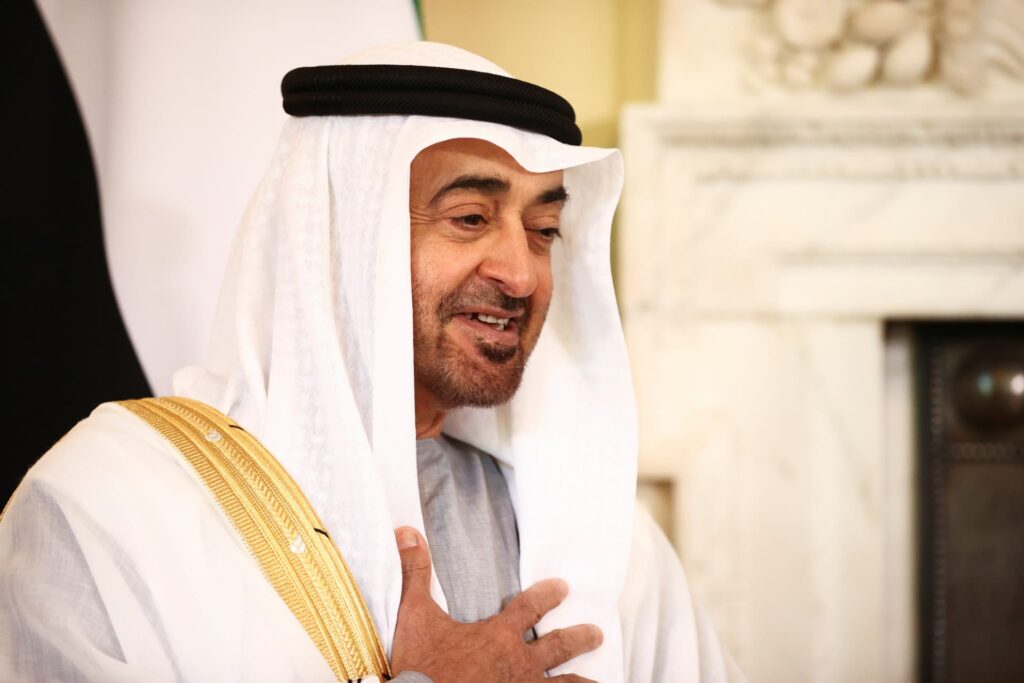 الإمارات بن زايد الطفولة 
