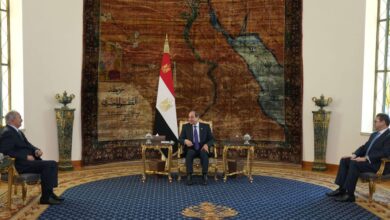 السيسي يستقبل خليفة حفتر