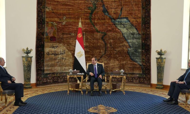 السيسي يستقبل خليفة حفتر