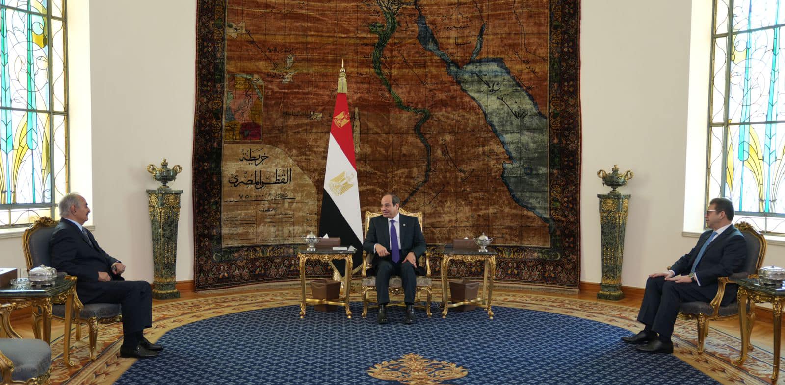 السيسي يستقبل خليفة حفتر 